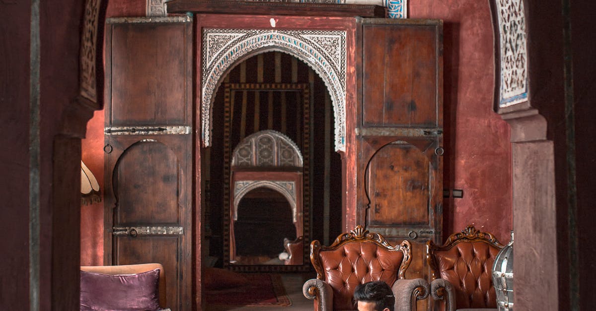 How to tell the difference between handmade and machine-made rugs?